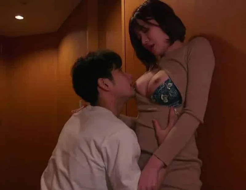 Bí mật hẹn hò với cô gái xinh đẹp đụ giỏi hơn cả người yêu