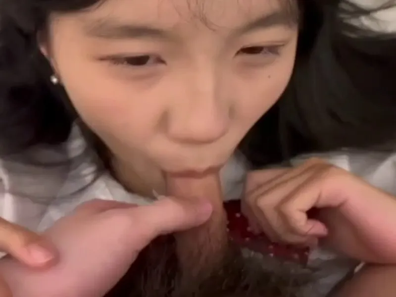 Em loli dễ thương liếm cặc biến em thành con em đĩ nứng lồn p2